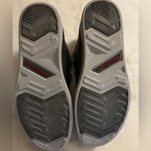 Hello guys I’m selling Eddie Bauer Chukka